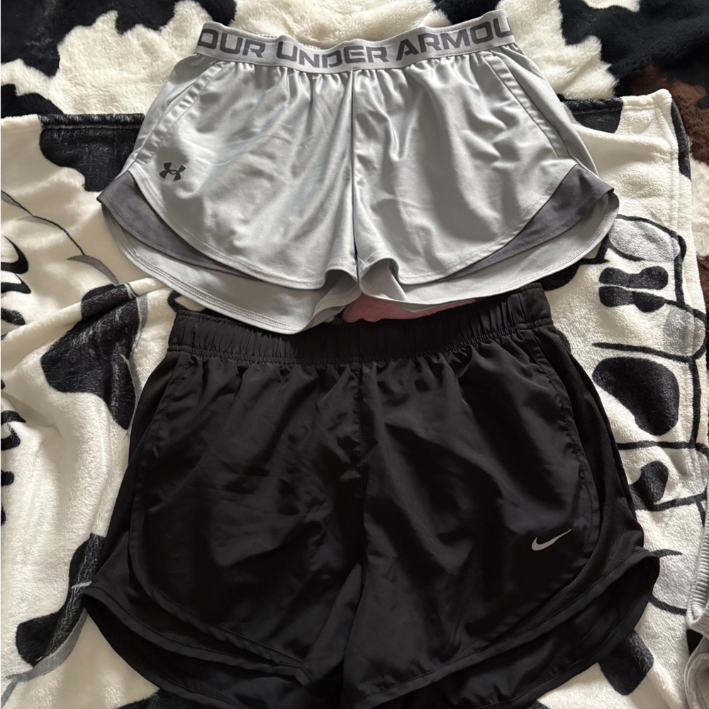 Under Armour Women's Light Gray Athletic Shorts